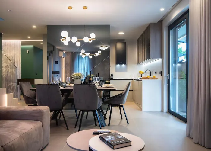 Seasons Luxury Апартаменти
