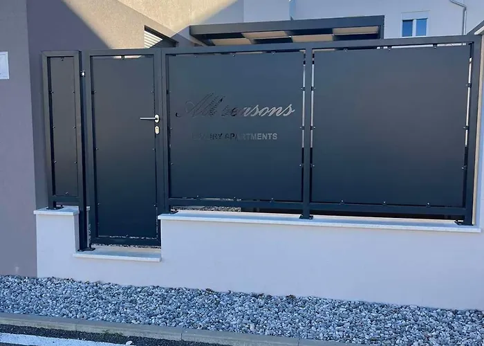 Seasons Luxury *