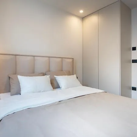 Seasons Luxury Пула