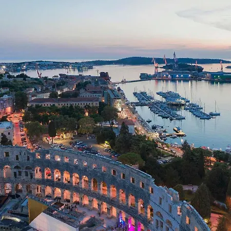 Апартаменты Seasons Luxury *