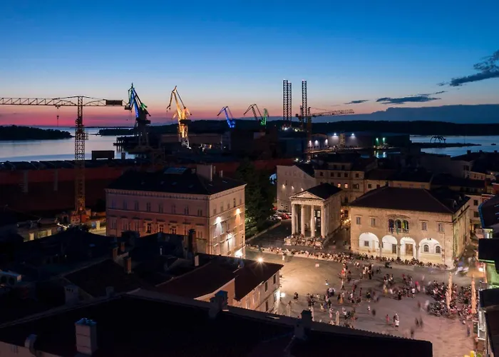 Seasons Luxury Apartment Pula