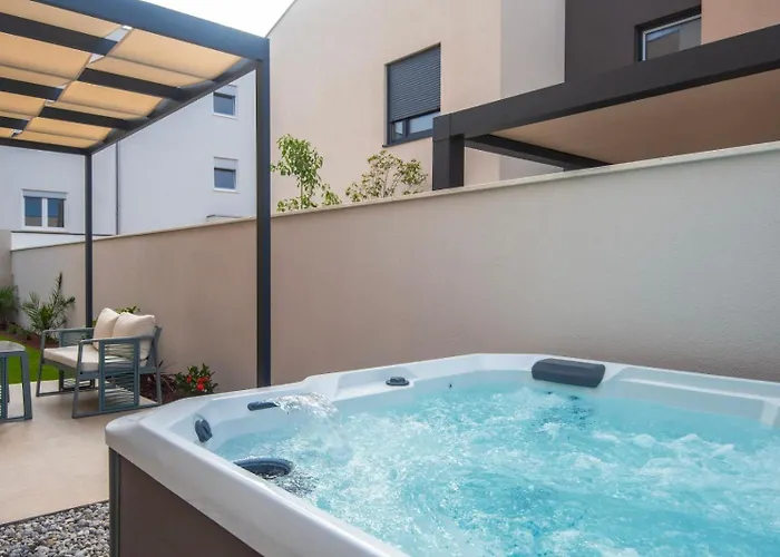 Seasons Luxury * Pula