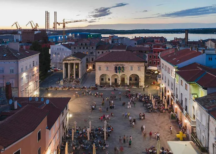 Seasons Luxury Apartment Pula